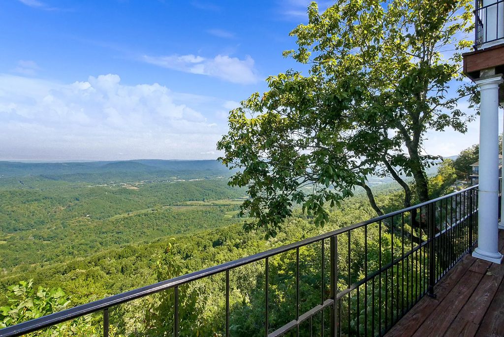 8761 Scenic Highway, Lookout Mountain