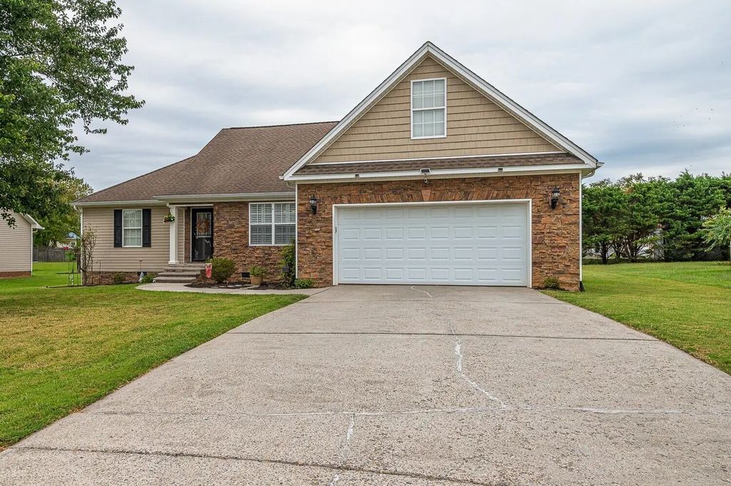 213 Thoroughbred Drive, Cleveland