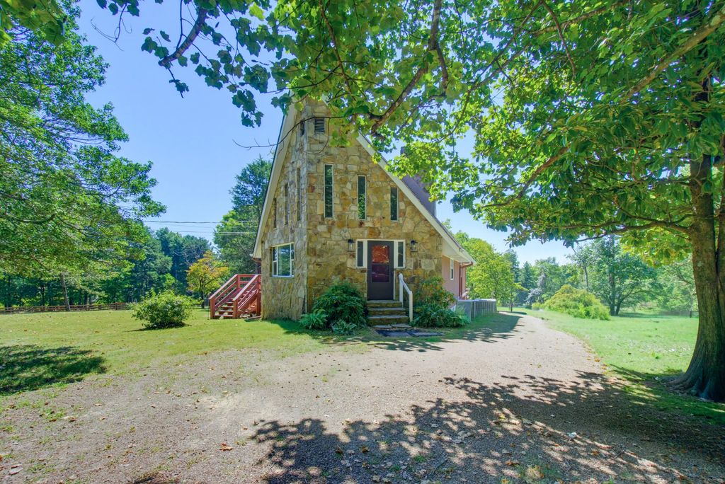831 Griffin Road, Lookout Mountain