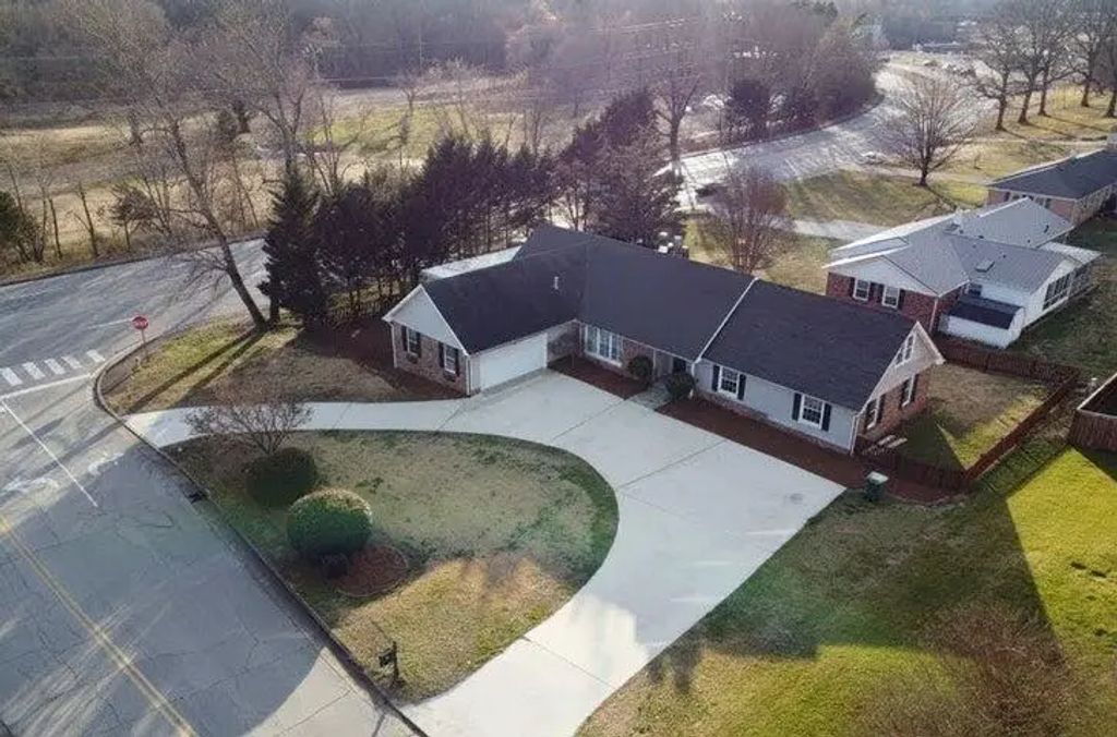 101 Masters Road, Hixson