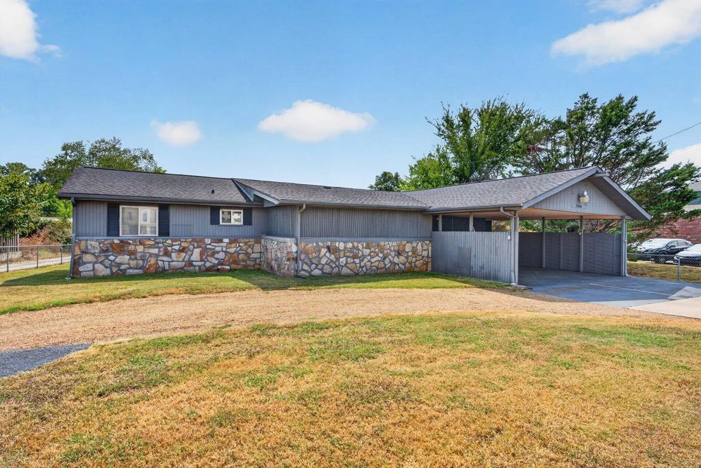 2060 Hamill Road, Hixson