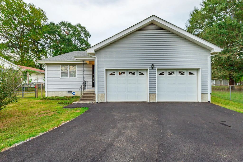 127 S Center Street, Rossville