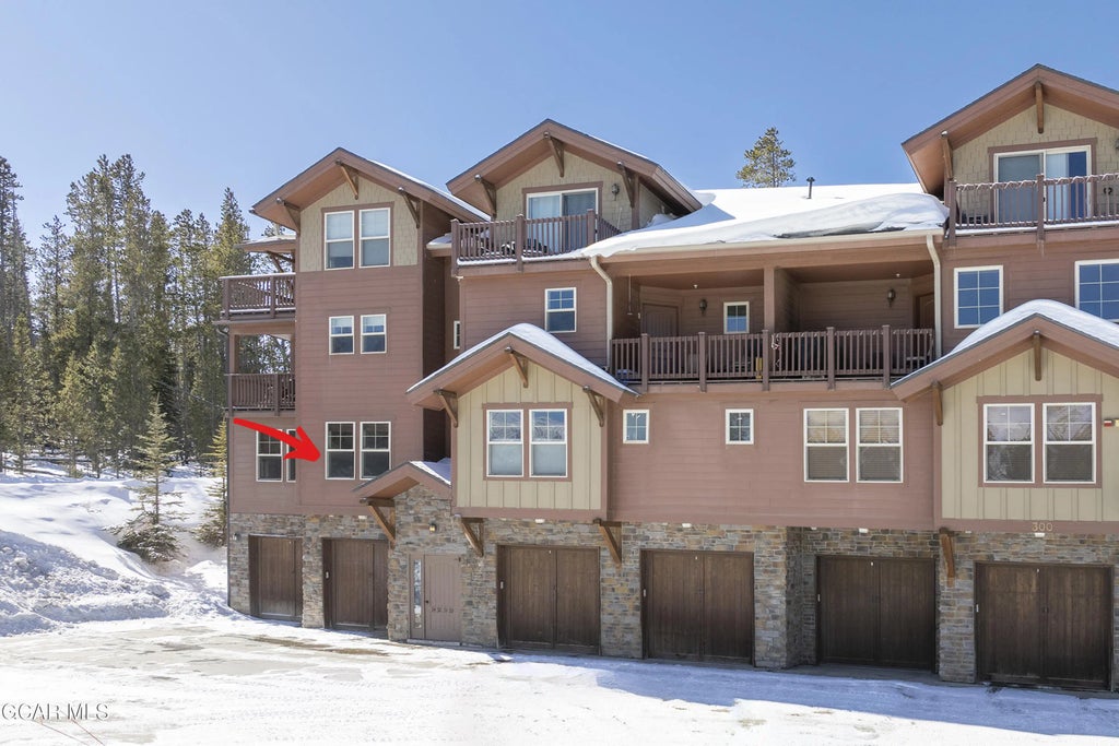 300 Bryant Boulevard #32, Fraser