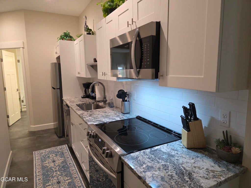 800 Park Avenue, Grand Lake