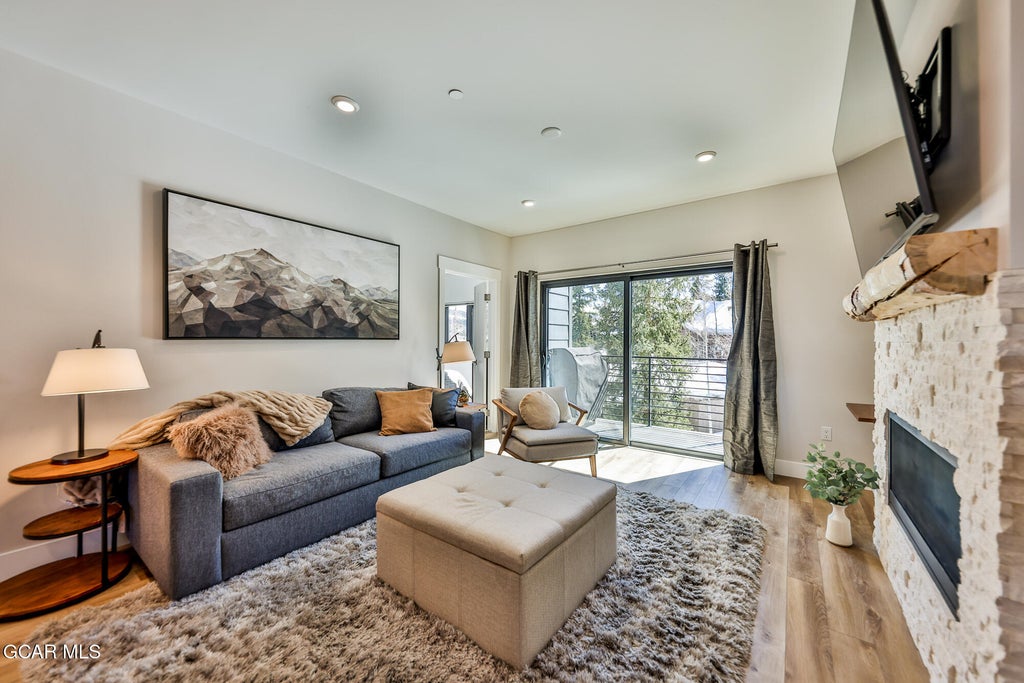 377 Lions Gate Dr, Winter Park