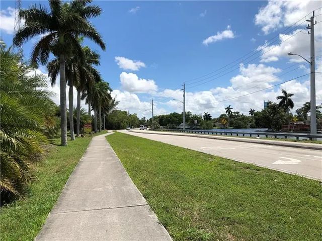 5 of 8 - 3990 Griffin Rd, Hollywood, FL
