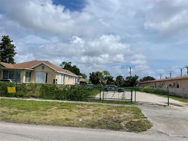 3 of 7 - 2215 Fillmore St, Hollywood, FL