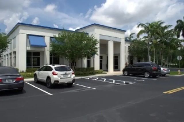 2 of 8 - 1411 Sawgrass Corporate Pkwy, Sunrise, FL