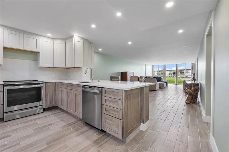 Photo of Listing #F10452530