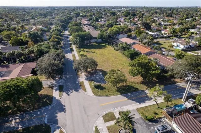 3 of 19 - 3990 Woodside Drive, Coral Springs, FL