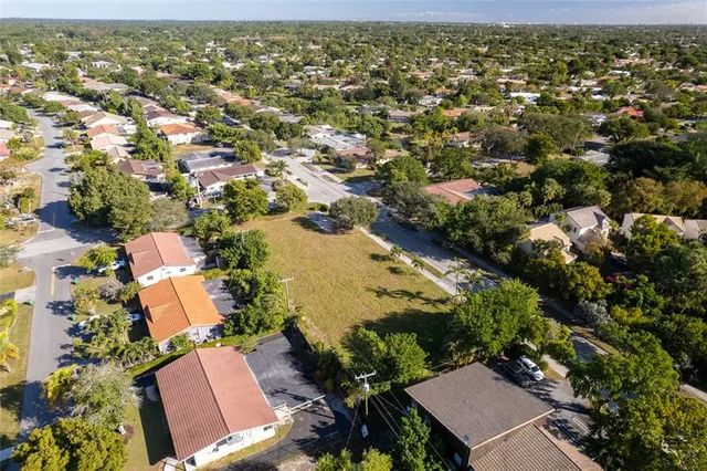4 of 19 - 3990 Woodside Drive, Coral Springs, FL