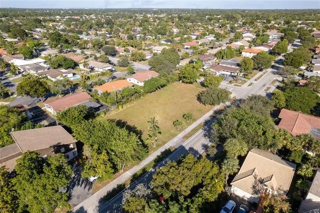 5 of 19 - 3990 Woodside Drive, Coral Springs, FL