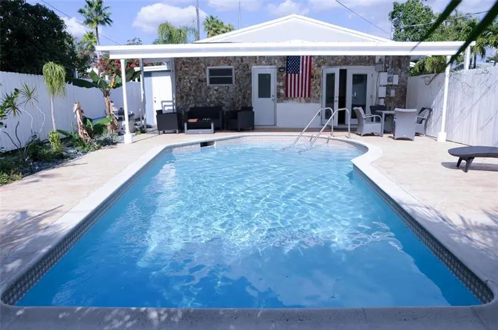 29 Ne 3rd St, Dania Beach