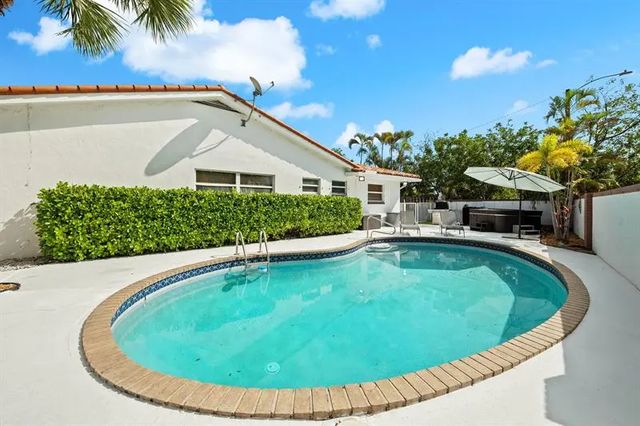 2200 Ne 36th St, #1-2, Fort Lauderdale