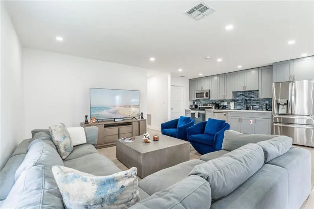 825 Sw 14th St, Fort Lauderdale