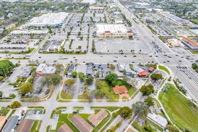 4 of 17 - 5912 Tyler St, Hollywood, FL