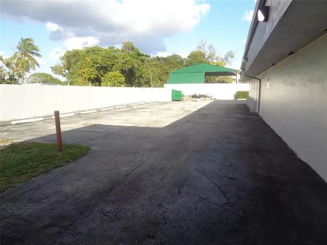 2 of 11 - 2323 Nw 19th St, Fort Lauderdale, FL