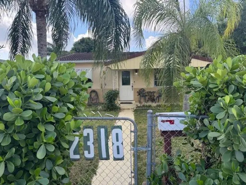 2318 Coolidge St, Hollywood