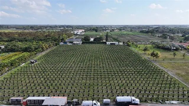 4 of 6 - 20850 Sw 210th Street, Miami, FL