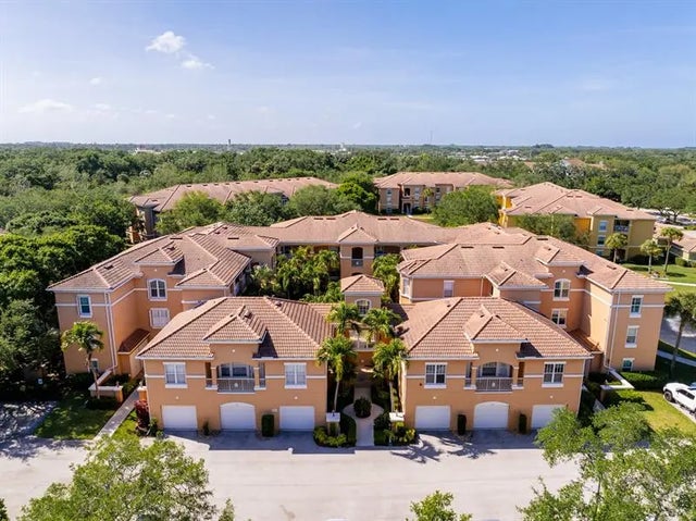 5020 Fairways Cir J107, Vero Beach