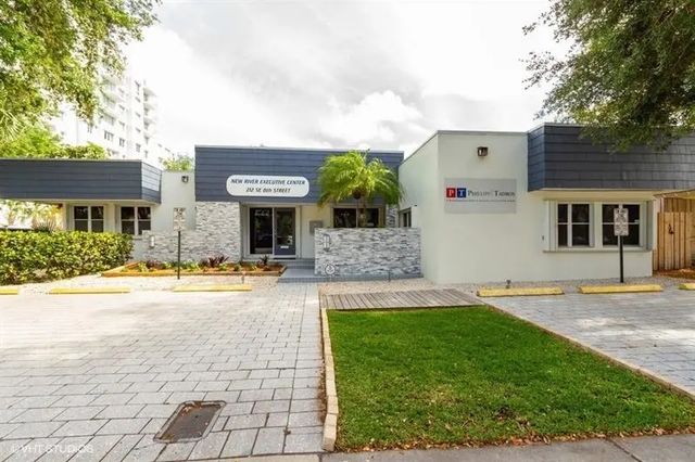 2 of 35 - 212 Se 8th St, Fort Lauderdale, FL