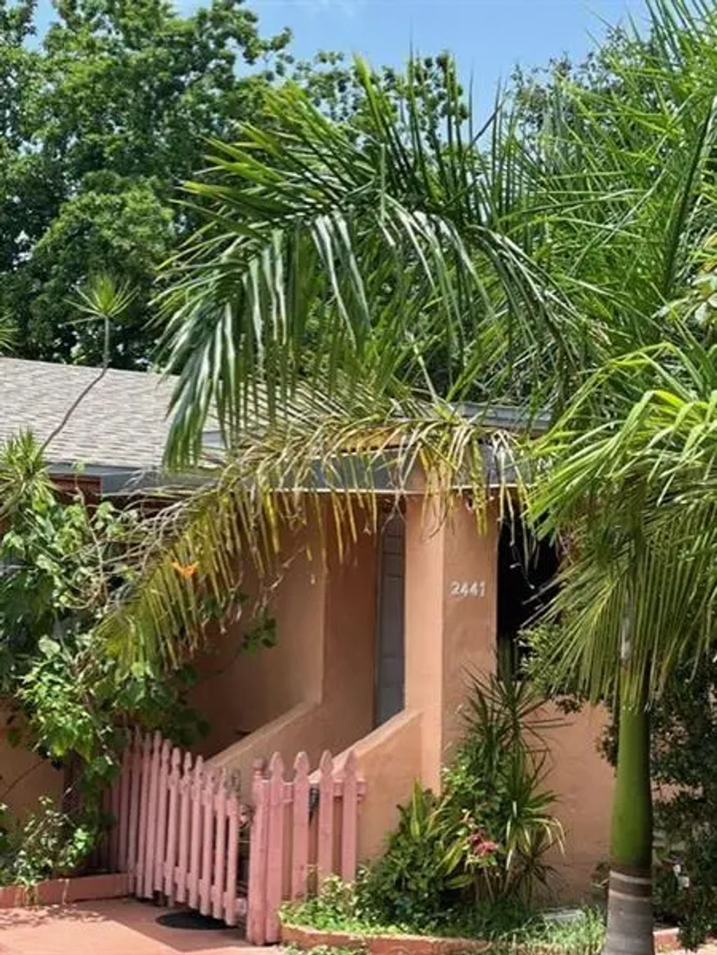 2441 Nw 104th St, Miami