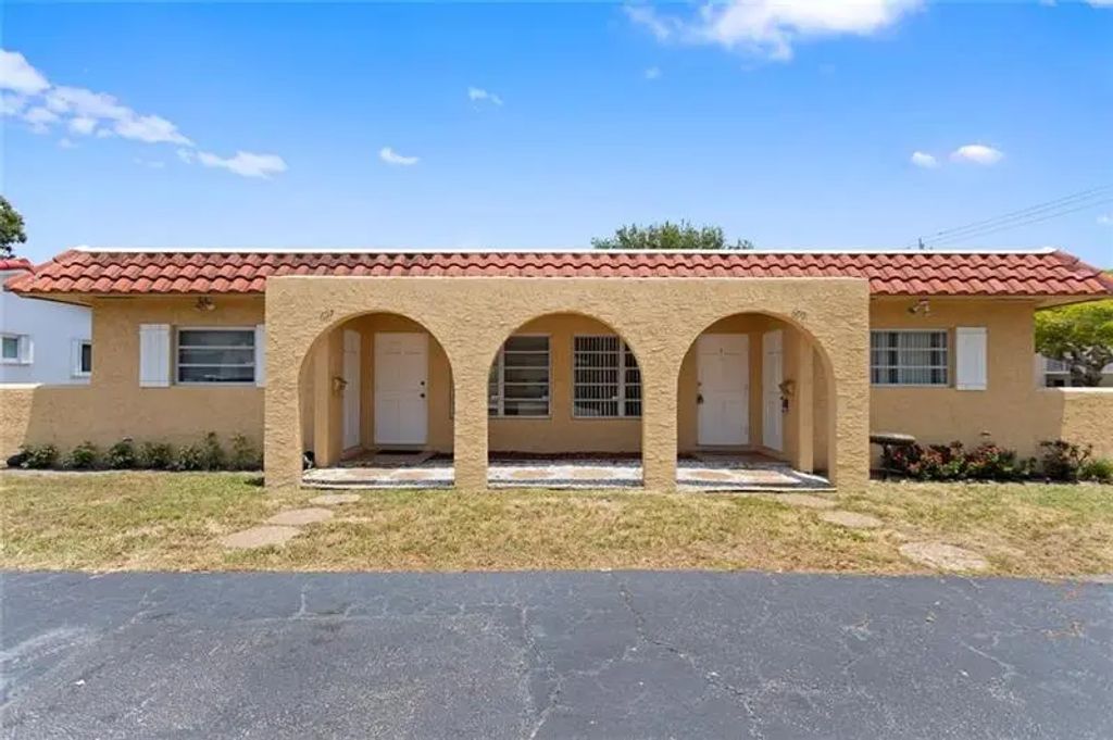 697 Ipswich St, Boca Raton