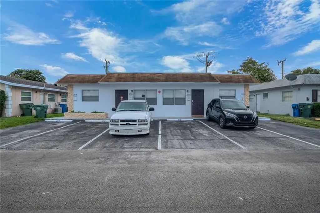 210 -216 Ne 40th St, Oakland Park