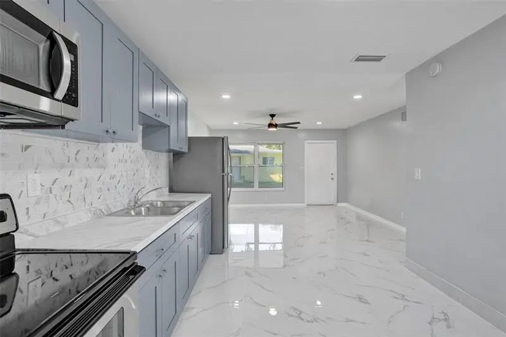 260 Ne 41st St, Oakland Park