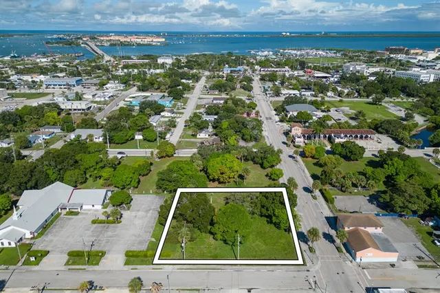 N 9th St, Fort Pierce 