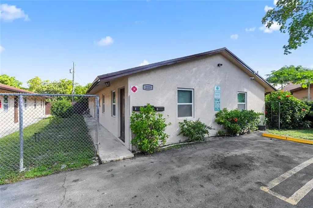 225 Nw 12th Ct, Pompano Beach