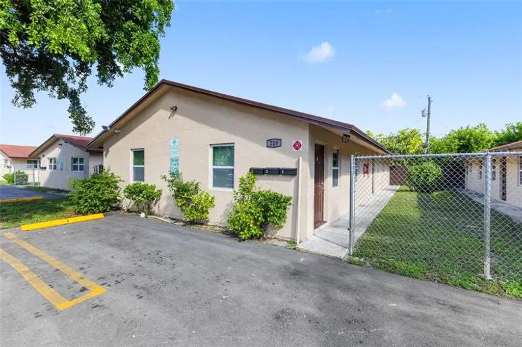 229 Nw 12th Ct, Pompano Beach