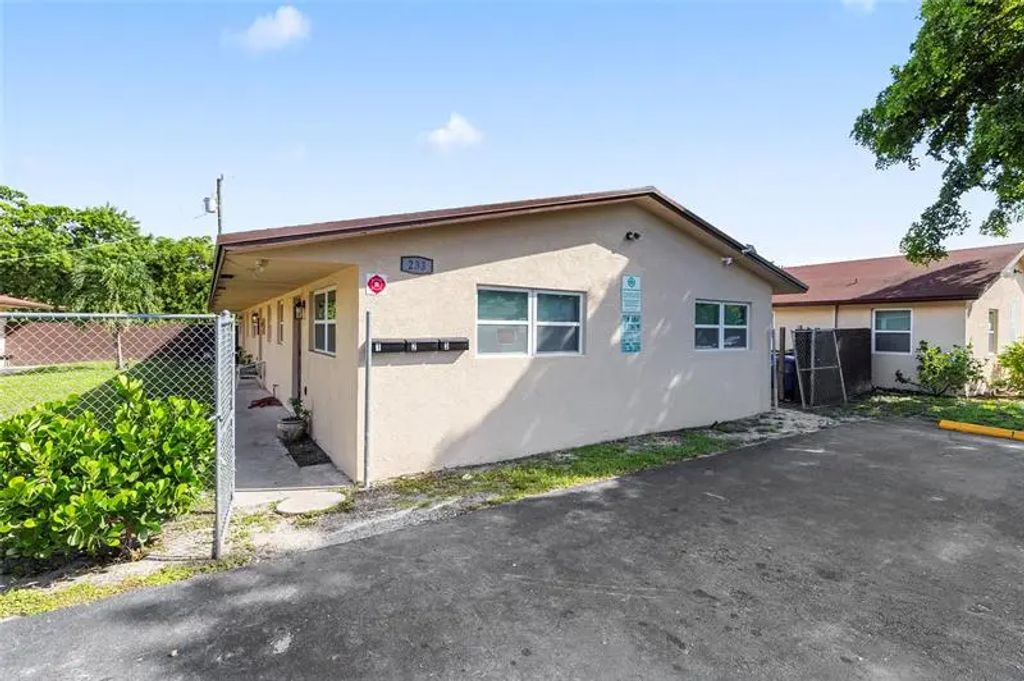 233 Nw 12th Ct, Pompano Beach