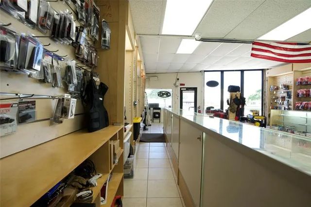 4 of 31 - 4581 N Dixie Hwy, Deerfield Beach, FL