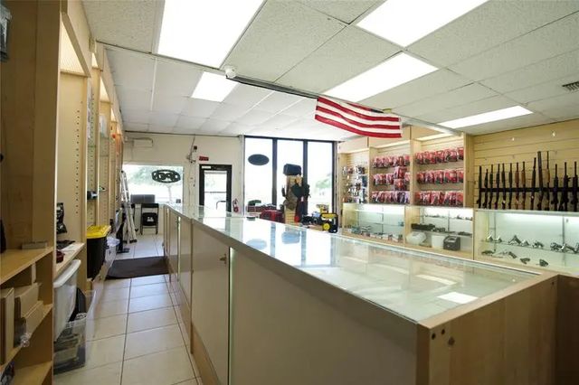 5 of 31 - 4581 N Dixie Hwy, Deerfield Beach, FL