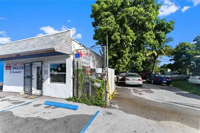 2 of 15 - 4331 W Hallandale Beach Blvd, Hollywood, FL