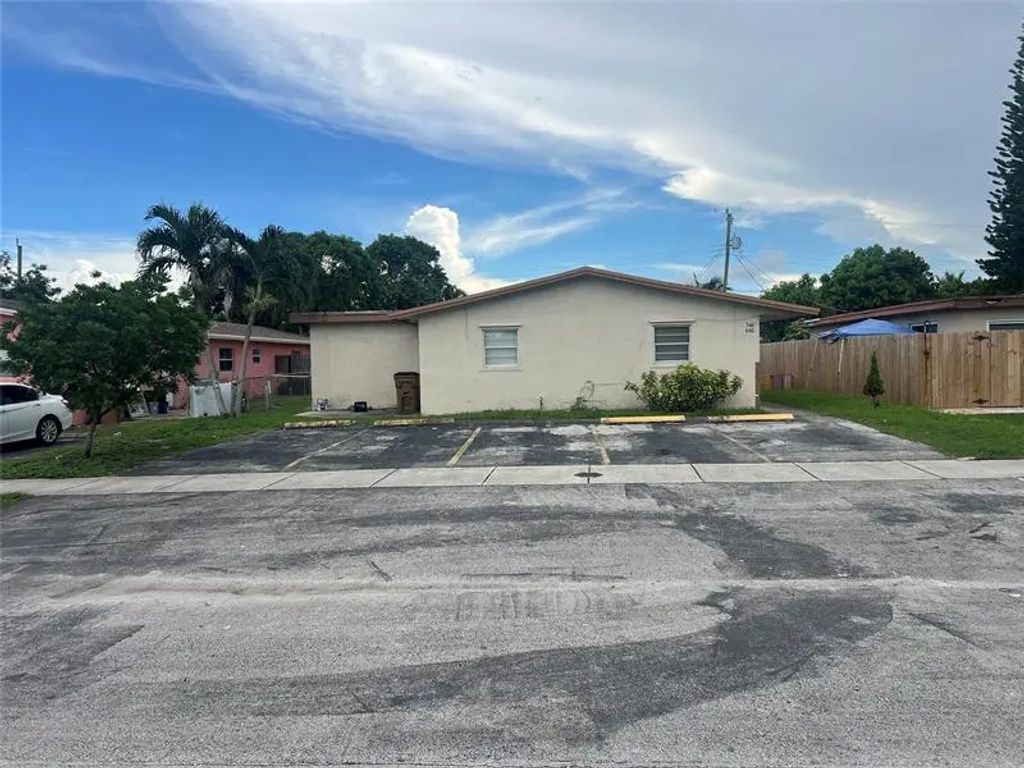 340-400 Ne 44th St, Deerfield Beach