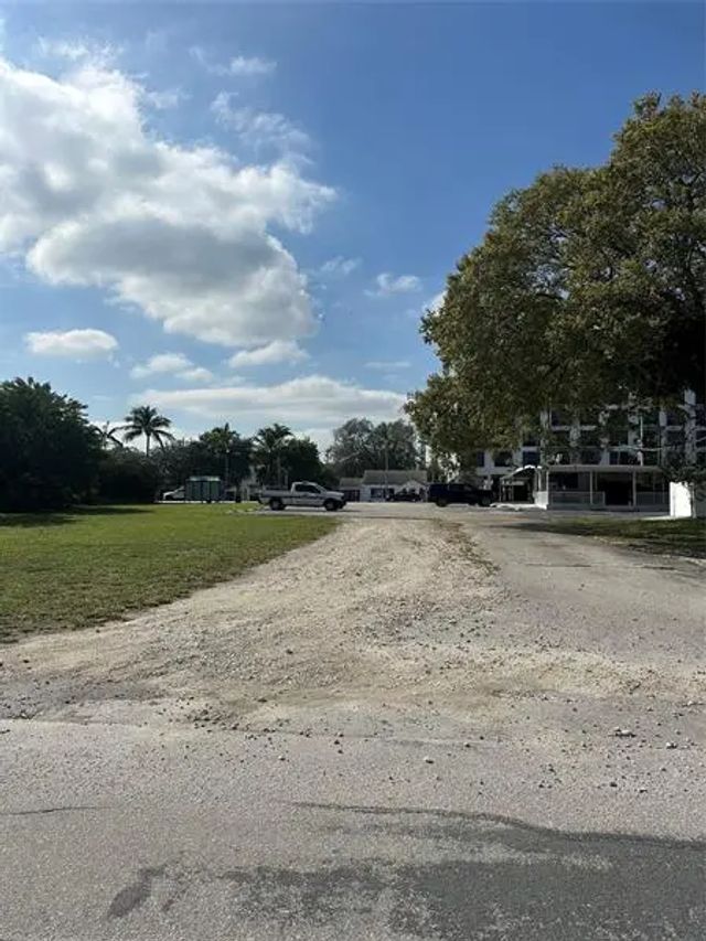 3 of 5 - 1 Ne 1st Ave, Dania Beach, FL