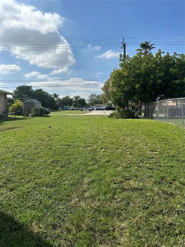 4 of 5 - 1 Ne 1st Ave, Dania Beach, FL