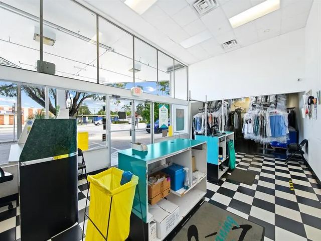 4 of 11 - 3470 W Broward Blvd, Fort Lauderdale, FL