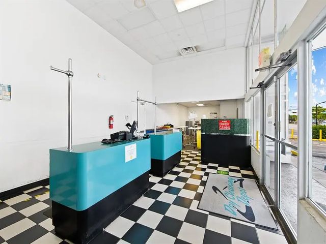 5 of 11 - 3470 W Broward Blvd, Fort Lauderdale, FL