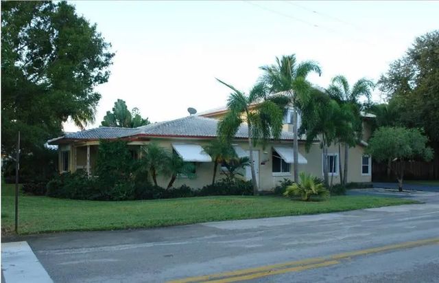 2 of 3 - 749 Ne 16th Ave, Fort Lauderdale, FL