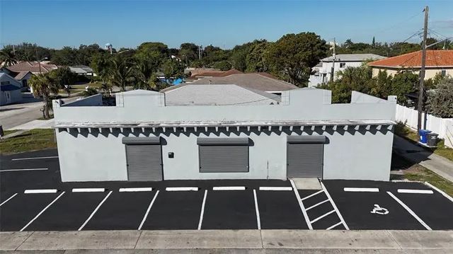 2 of 16 - 3000 N 22nd Ave, Hollywood, FL