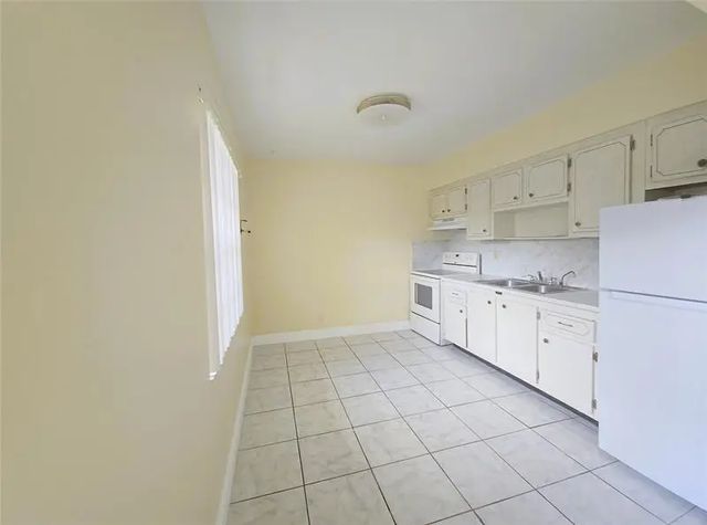3 of 7 - 3980 Nw 30th Ter, Lauderdale Lakes, FL