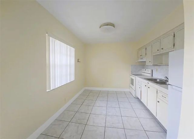 5 of 7 - 3980 Nw 30th Ter, Lauderdale Lakes, FL