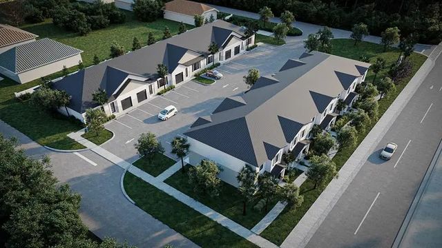 2 of 9 - 913 Sw South Globe Ave, Port St. Lucie, FL