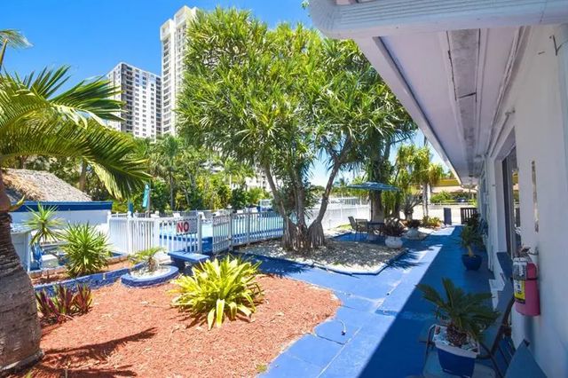 4 of 6 - 213 S Ocean Blvd, Pompano Beach, FL