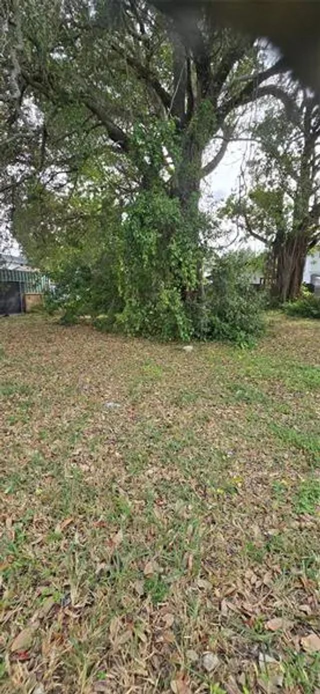 2 of 10 - 2948 Nw 46th St, Miami, FL