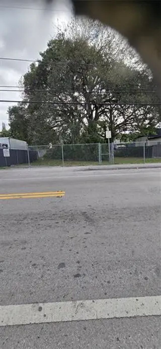 4 of 10 - 2948 Nw 46th St, Miami, FL