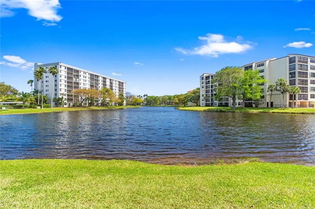 2232 N Cypress Bend Drive 107, Pompano Beach